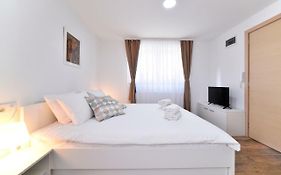 Piccolo Apartments